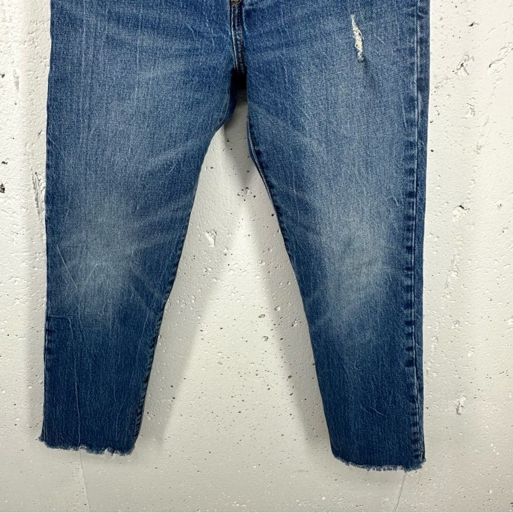Levi's size 26 Wedgie Straight Distressed Jeans in Lasting Impression Wash - Picture 4 of 14